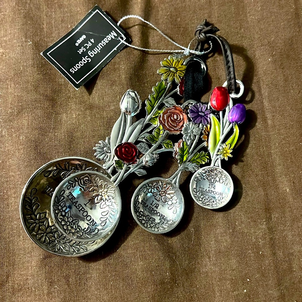 Floral measuring spoon set